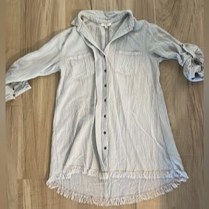 Umgee- Size S

Light denim dress or tunic, frayed bottom, adjustable sleeves